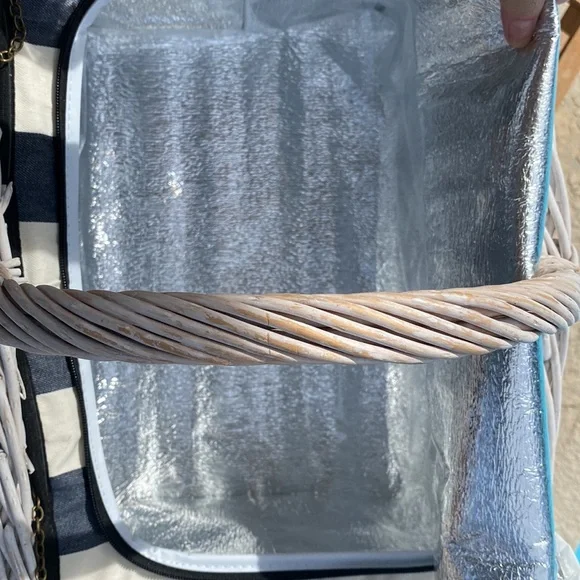 Picnic Basket Wicker Complete for 4 Super Cute! - Picture 13 of 15